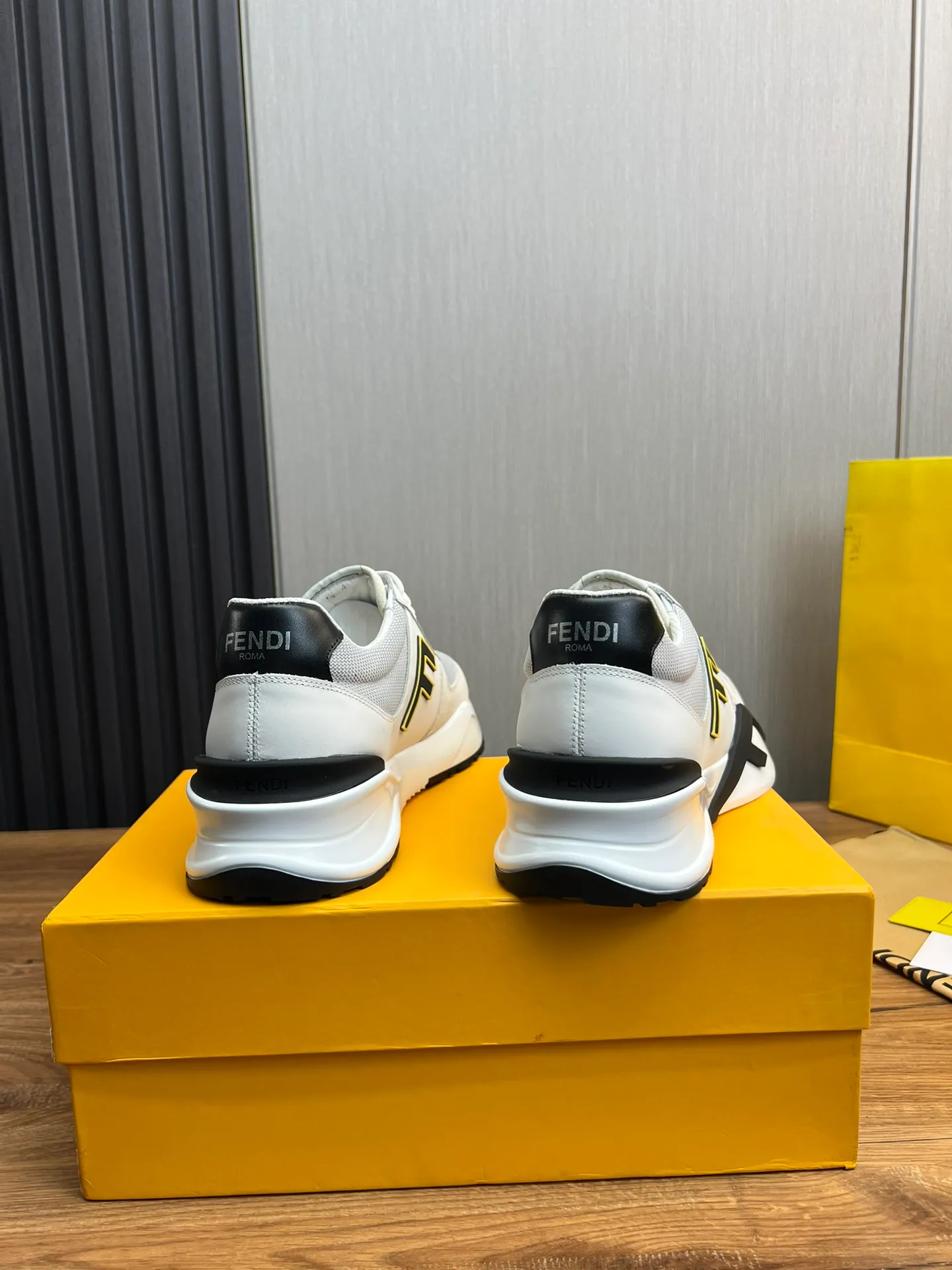 Men's shoes 💰520💰 Fendi [Fendi] hot style is on the market 🔥Fashionable casual men's shoes 🔱 Made of original cowhide + breathable mesh lining + sheepskin feet, perfect shape, top quality, you deserve it 🔜Original outsole, ultra-light, non-slip and wear-resistant 👣 Standard size 38-44 (customized in 45)